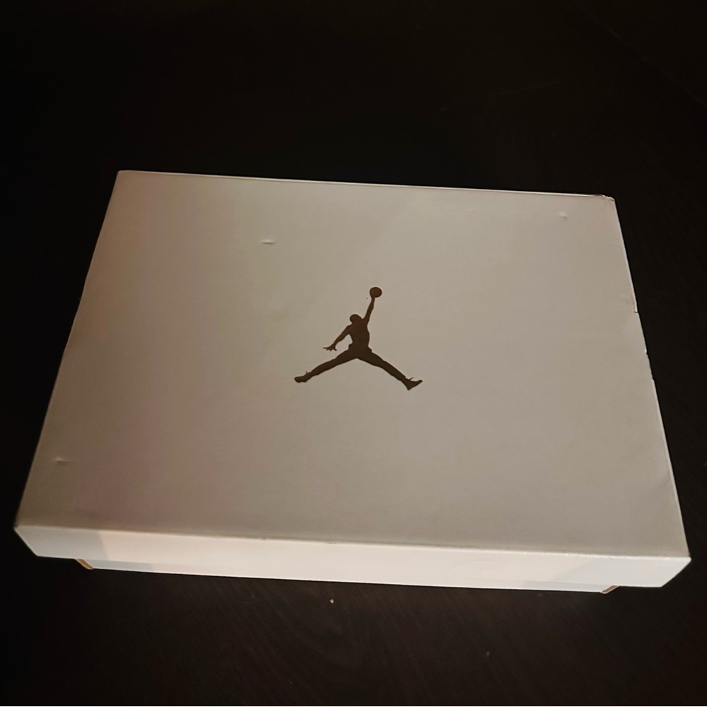 Empty shoe box Air Jordan Nike